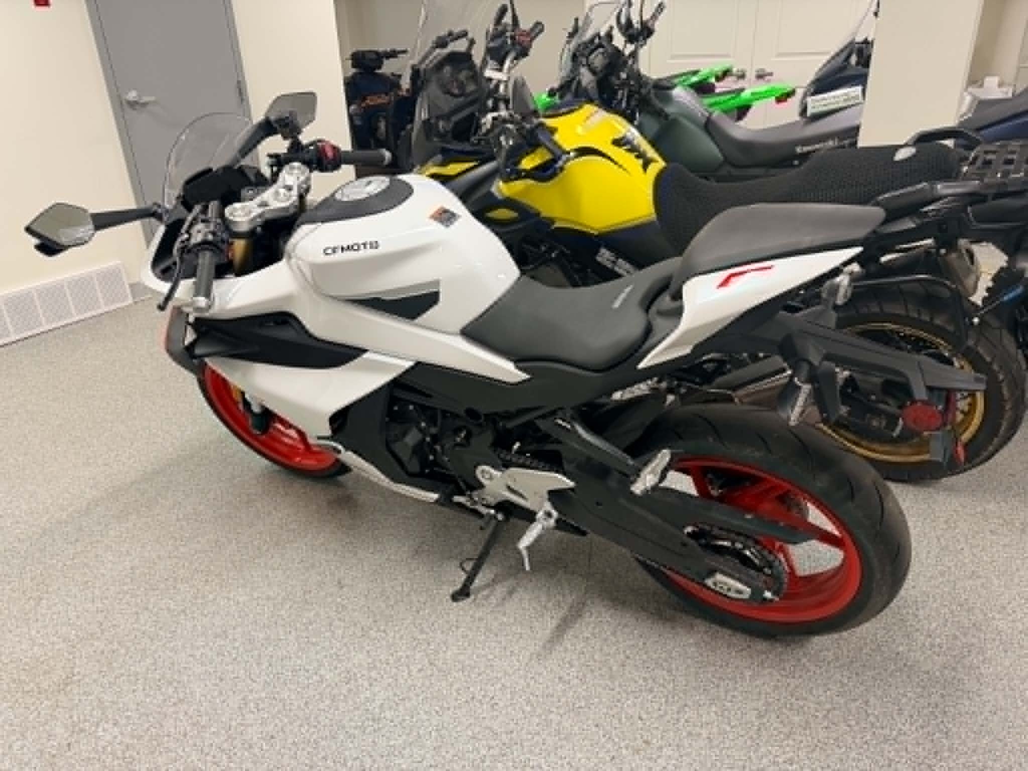 2025 CFMOTO 450SS Nebula White | C17289 | BUD ROBINSON MOTORSPORTS