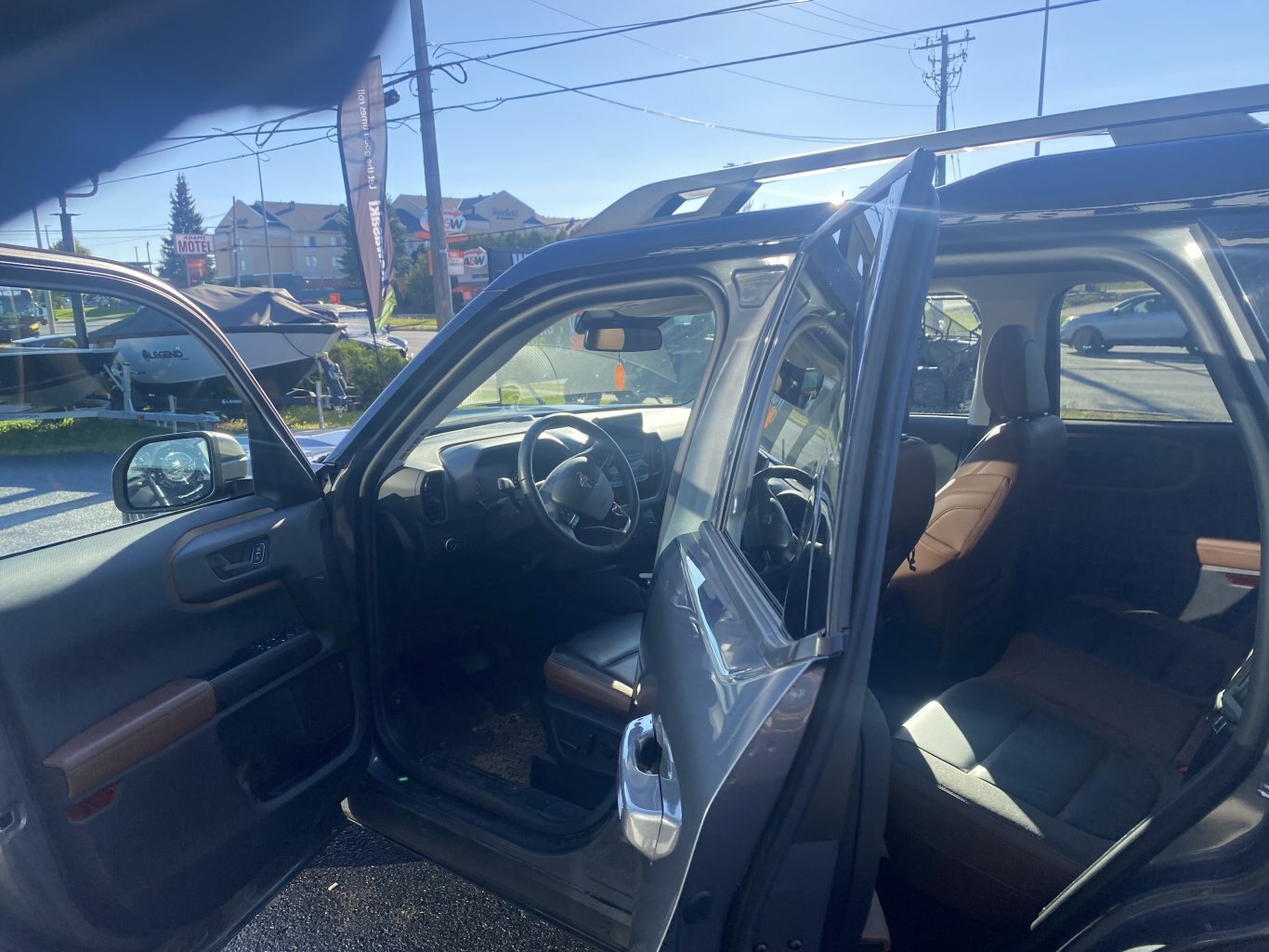 2022 FORD BRONCO SPORT OUTER BANKS 4X4 WITH SUNROOF, HEATED SEATS, REAR VIEW CAMERA AND NAVIGATION!!