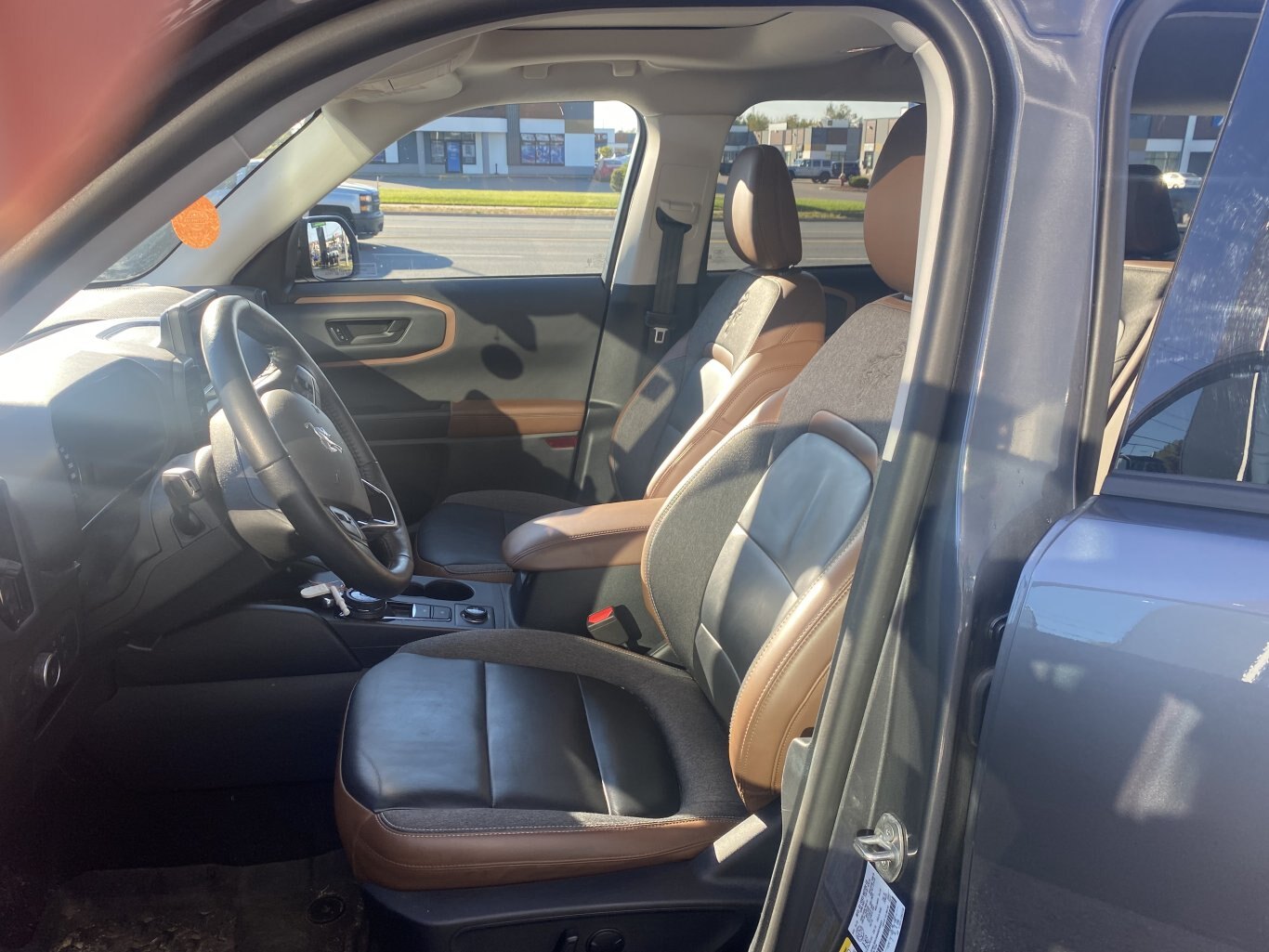 2022 FORD BRONCO SPORT OUTER BANKS 4X4 WITH SUNROOF, HEATED SEATS, REAR VIEW CAMERA AND NAVIGATION!!