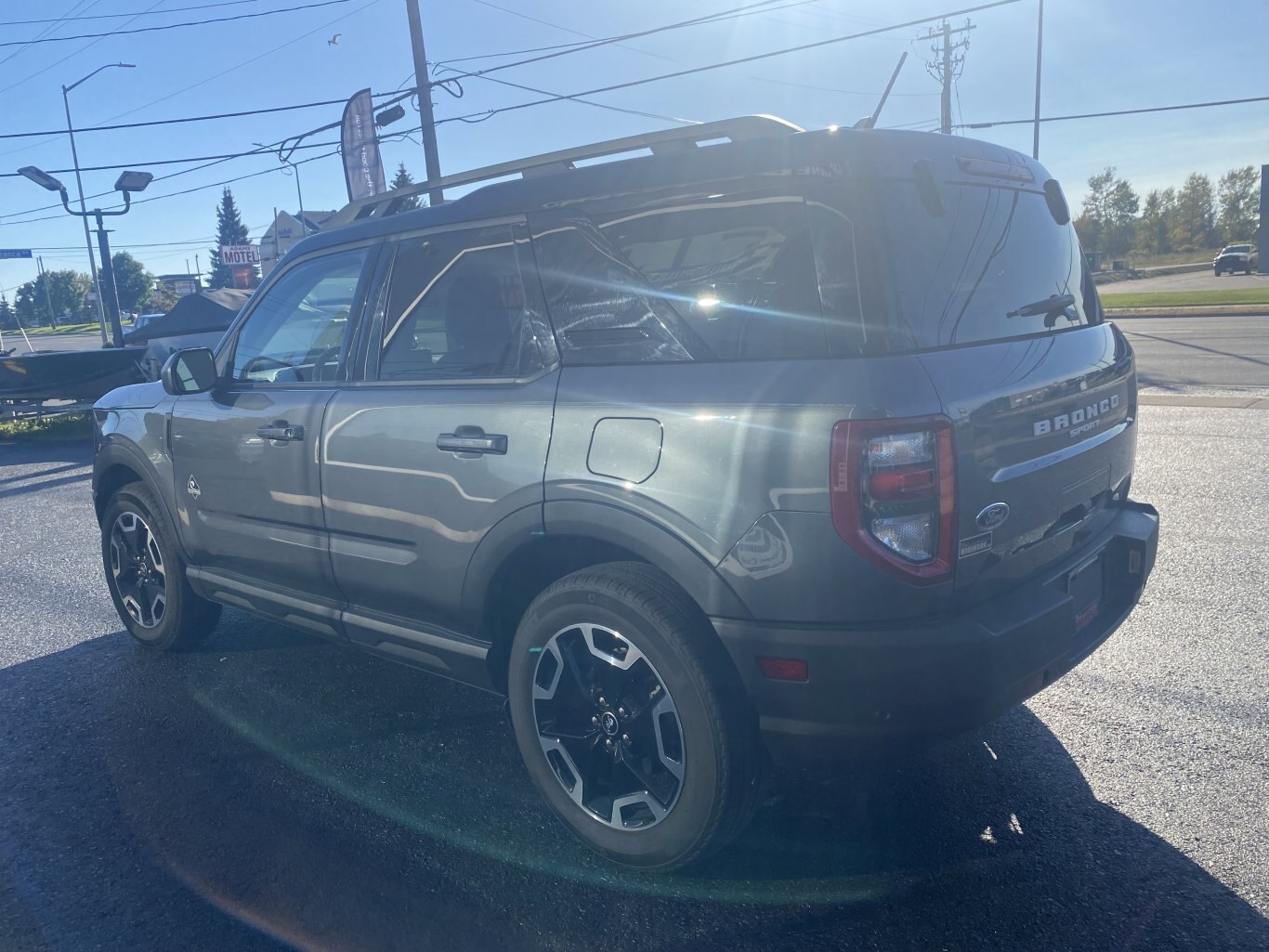 2022 FORD BRONCO SPORT OUTER BANKS 4X4 WITH SUNROOF, HEATED SEATS, REAR VIEW CAMERA AND NAVIGATION!!