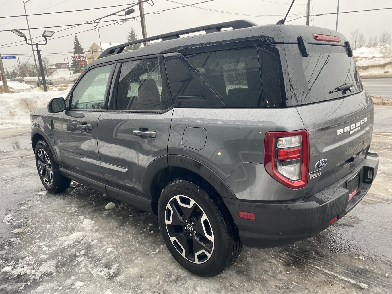 2022 FORD BRONCO SPORT OUTER BANKS 4X4 WITH SUNROOF, REMOTE START, HEATED SEATS, REAR VIEW CAMERA AND NAVIGATION!!