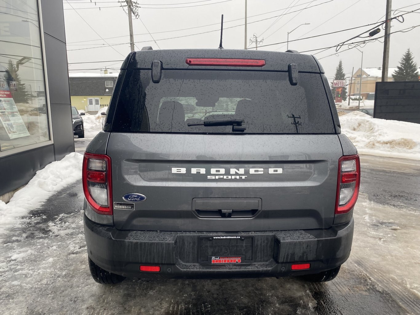 2022 FORD BRONCO SPORT OUTER BANKS 4X4 WITH SUNROOF, REMOTE START, HEATED SEATS, REAR VIEW CAMERA AND NAVIGATION!!