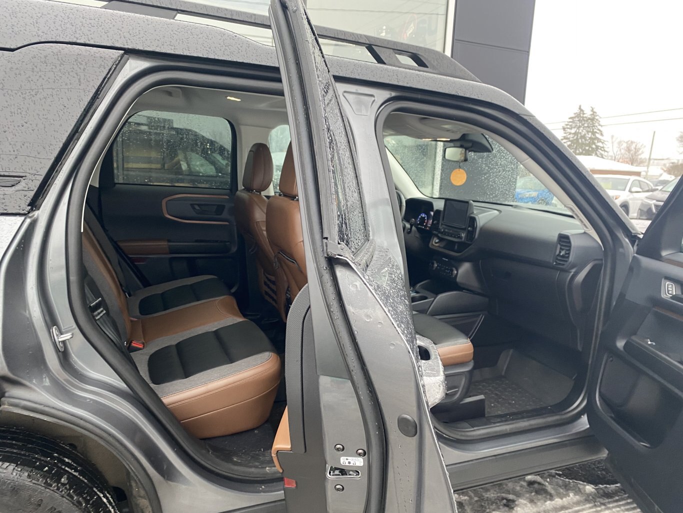 2022 FORD BRONCO SPORT OUTER BANKS 4X4 WITH SUNROOF, REMOTE START, HEATED SEATS, REAR VIEW CAMERA AND NAVIGATION!!