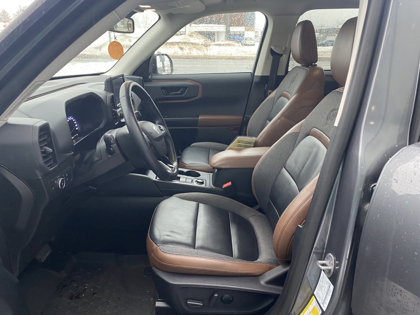 2022 FORD BRONCO SPORT OUTER BANKS 4X4 WITH SUNROOF, REMOTE START, HEATED SEATS, REAR VIEW CAMERA AND NAVIGATION!!