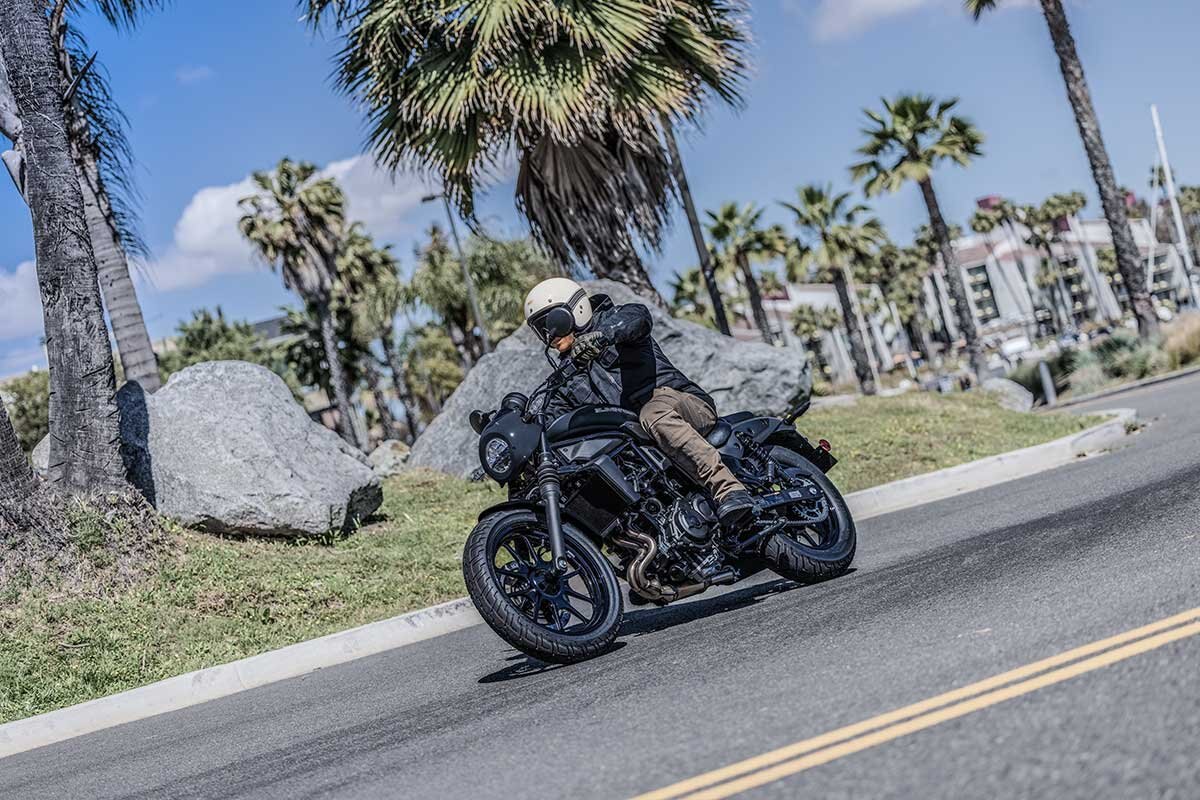 2025 Kawasaki ELIMINATOR 500 SE Metallic Matte Carbon Gray / Flat Ebony