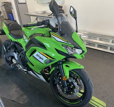 2025 Kawasaki NINJA 650 KRT EDITION RIDE BOLD ( IN STOCK )