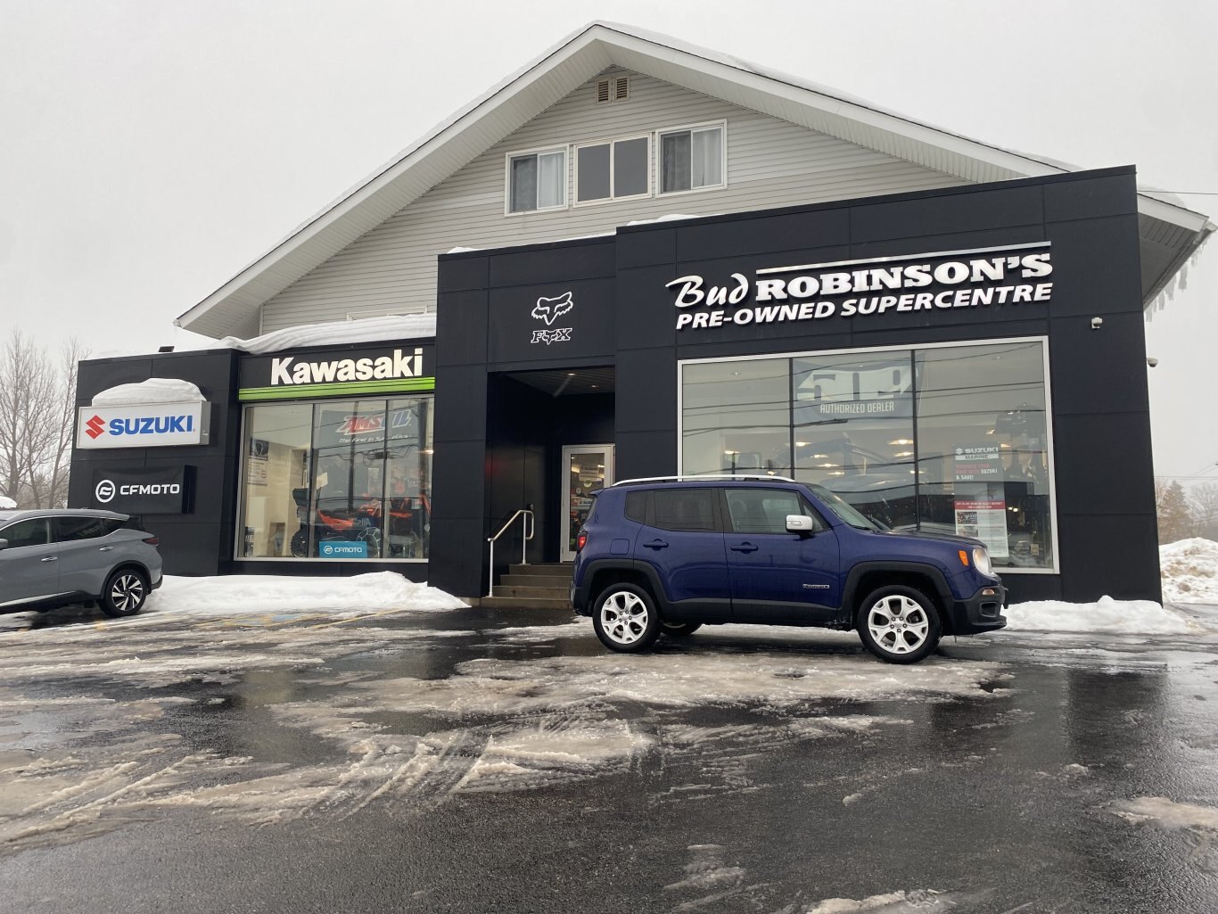 2017 JEEP RENEGADE LIMITED 4X4 WITH LEATHER SEATS, HEATED SEATS, HEATED STEERING WHEEL, REAR VIEW CAMERA AND NAVIGATION!!