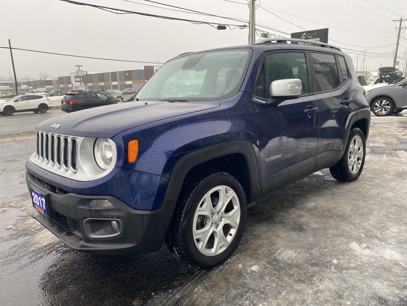 2017 JEEP RENEGADE LIMITED 4X4 WITH LEATHER SEATS, HEATED SEATS, HEATED STEERING WHEEL, REAR VIEW CAMERA AND NAVIGATION!!