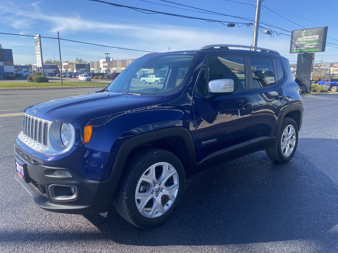 2017 JEEP RENEGADE LIMITED 4X4 WITH LEATHER SEATS, HEATED SEATS, HEATED STEERING WHEEL, REAR VIEW CAMERA AND NAVIGATION!!