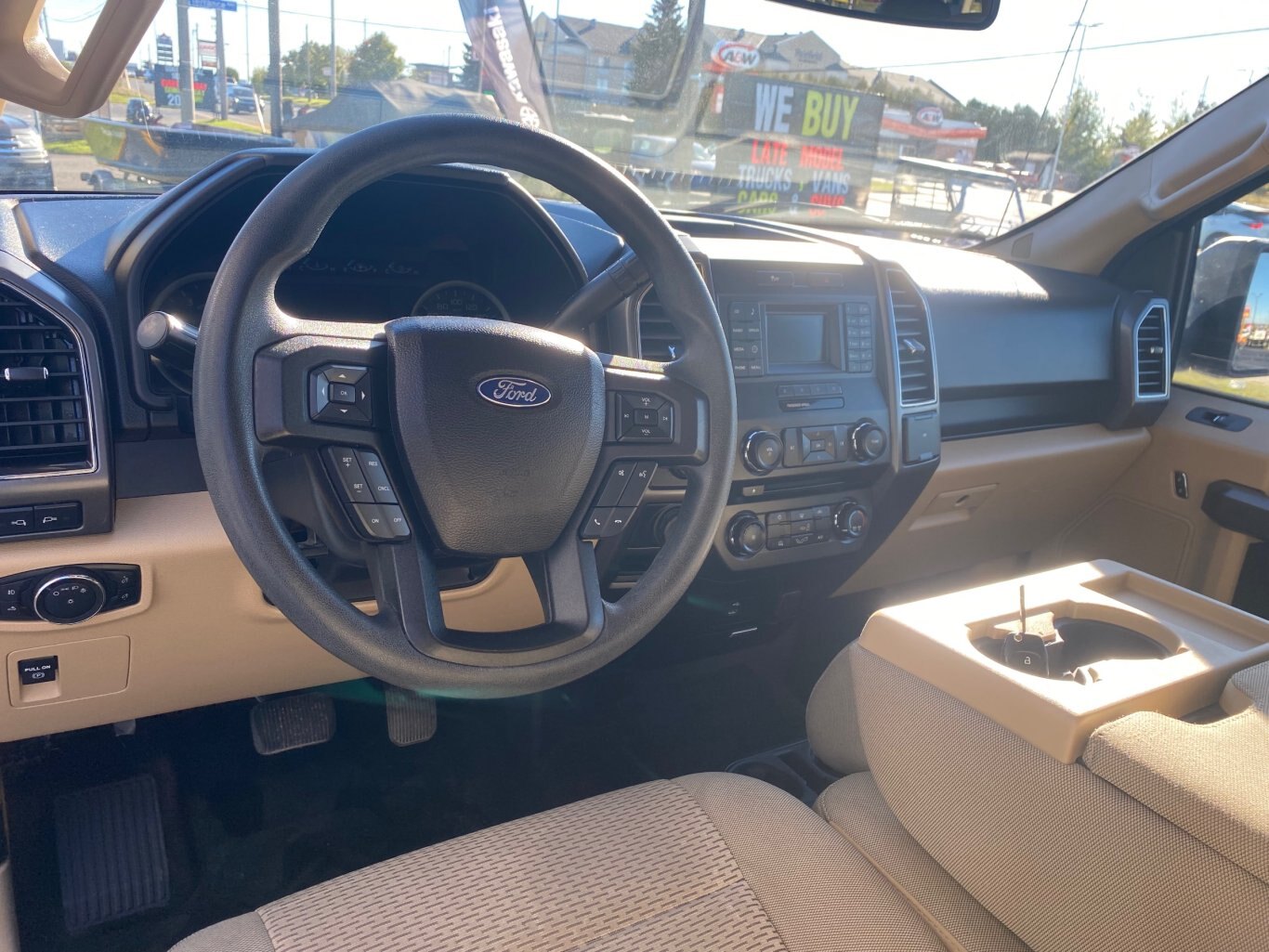 2017 FORD F 150 XLT 4X4 SUPER CAB 6.5 FT BOX WITH REAR VIEW CAMERA AND REMOTE START!!