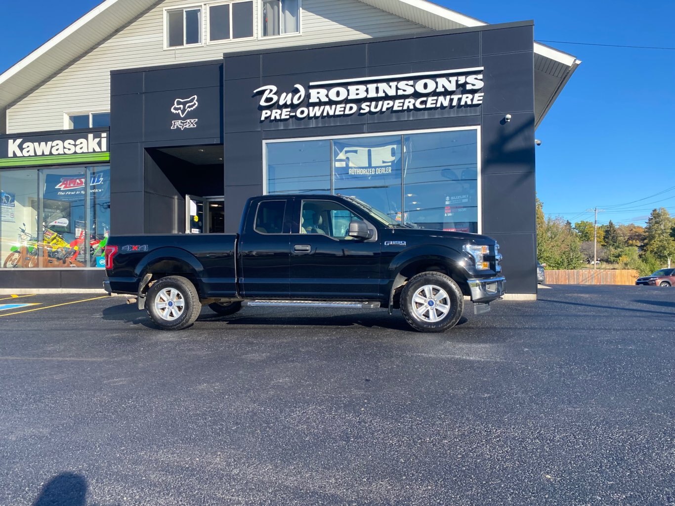 2017 FORD F 150 XLT 4X4 SUPER CAB 6.5 FT BOX WITH REAR VIEW CAMERA AND REMOTE START!!