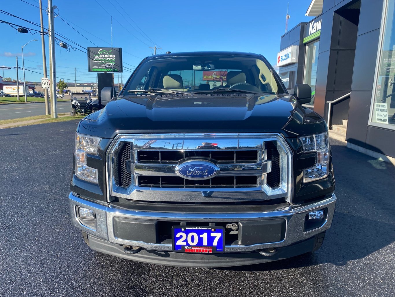 2017 FORD F 150 XLT 4X4 SUPER CAB 6.5 FT BOX WITH REAR VIEW CAMERA AND REMOTE START!!