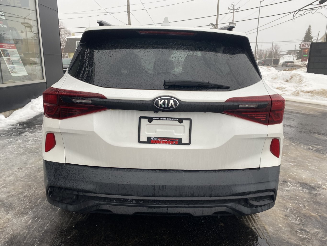 2021 KIA SELTOS EX PREMIUM AWD WITH SUNROOF, LEATHER SEATS, HEATED/COOLED SEATS, HEATED STEERING WHEEL, REAR VIEW CAMERA AND NAVIGATION!!