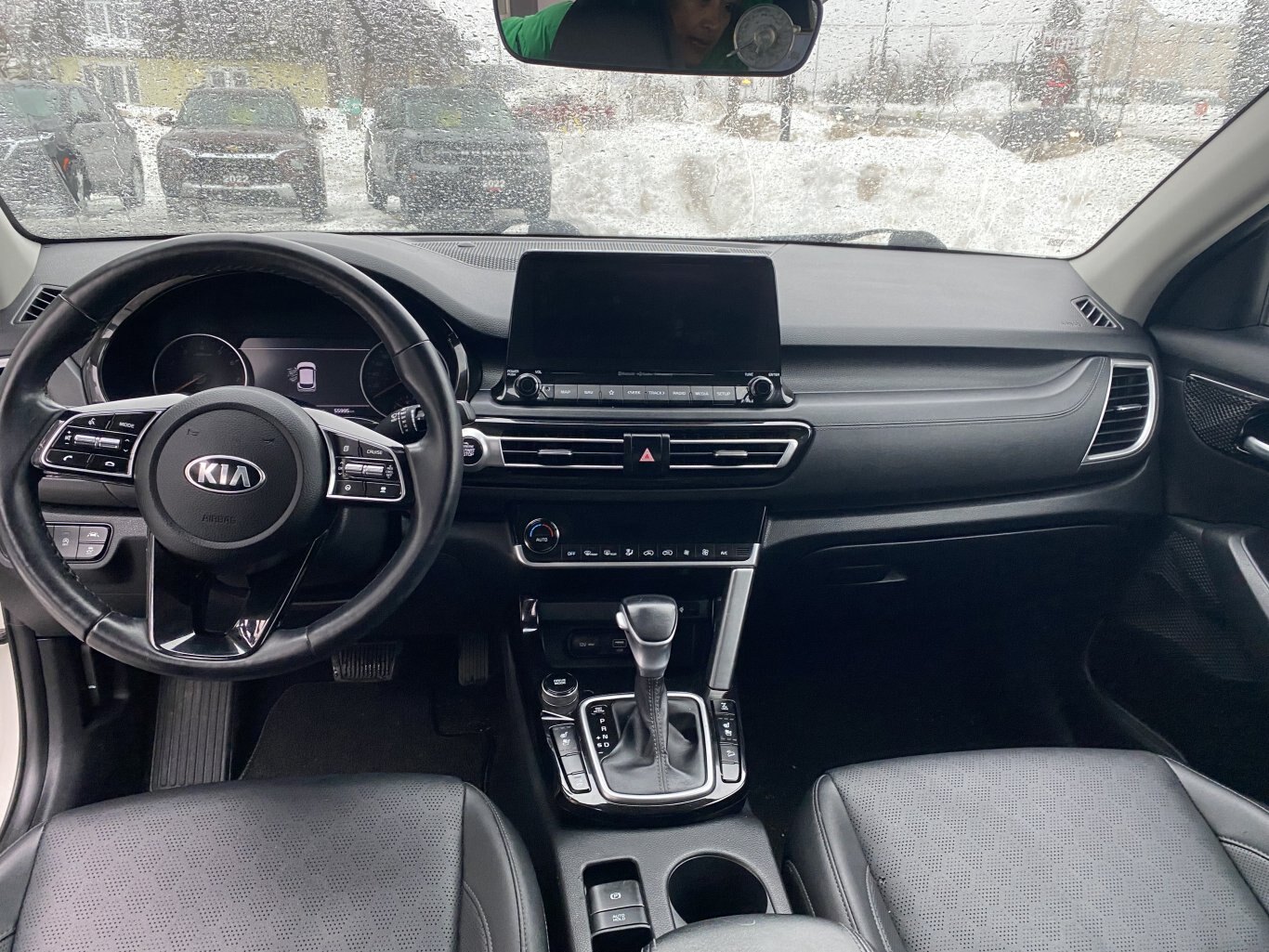 2021 KIA SELTOS EX PREMIUM AWD WITH SUNROOF, LEATHER SEATS, HEATED/COOLED SEATS, HEATED STEERING WHEEL, REAR VIEW CAMERA AND NAVIGATION!!