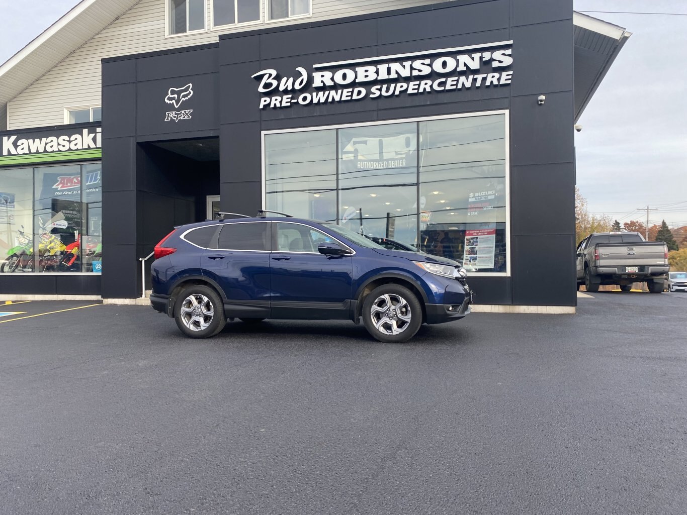 2017 HONDA CR V EX AWD WITH SUNROOF, HEATED SEATS AND REAR VIEW CAMERA!!