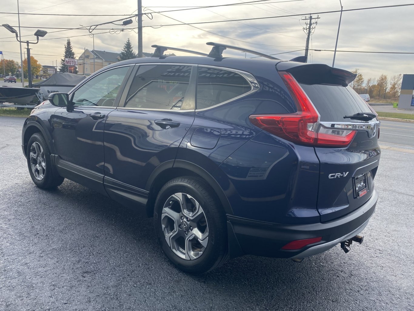 2017 HONDA CR V EX AWD WITH SUNROOF, HEATED SEATS AND REAR VIEW CAMERA!!