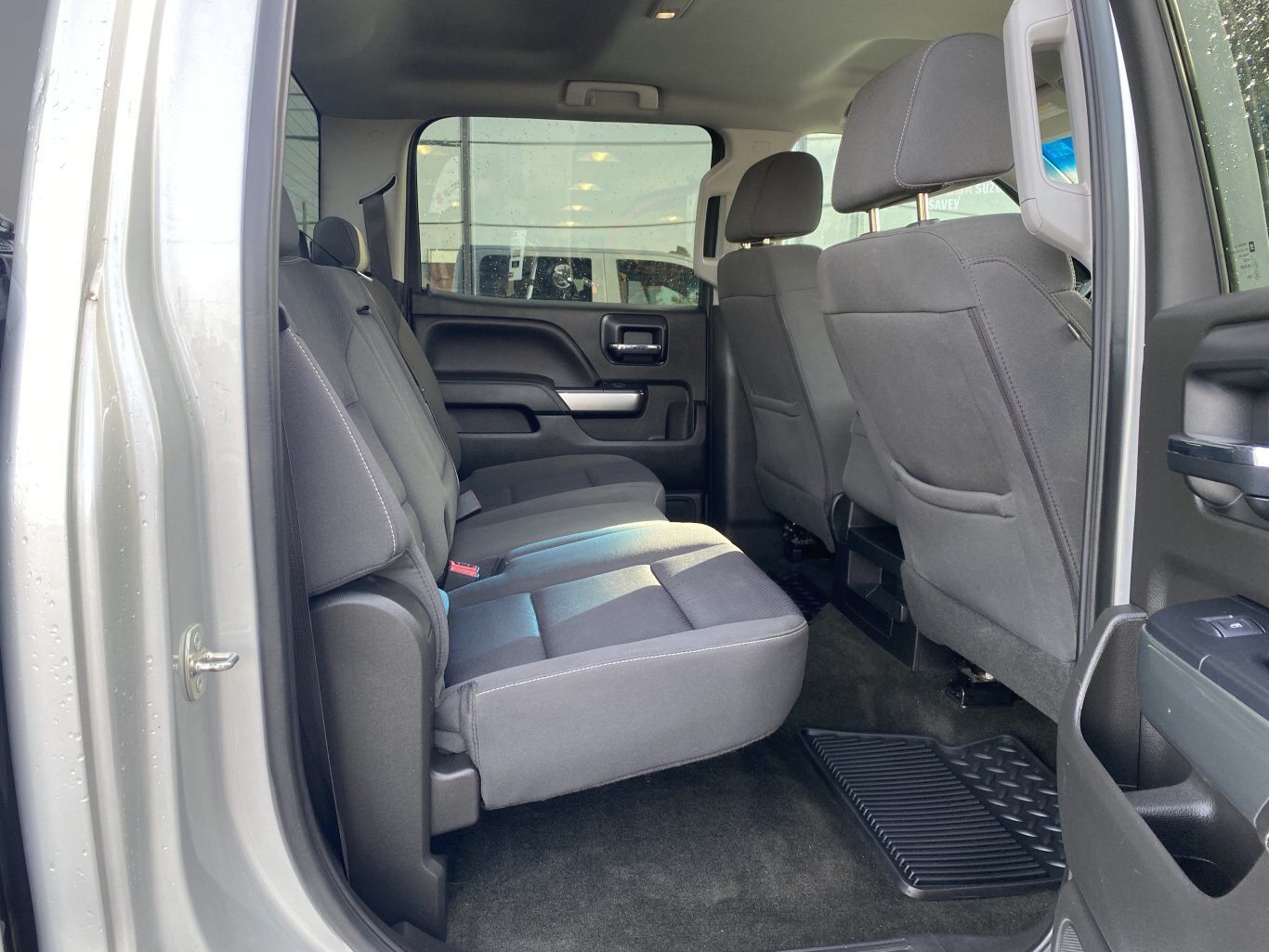 2018 CHEVROLET SILVERADO LT 4X4 CREW CAB WITH TONNEAU COVER, HEATED SEATS, REAR VIEW CAMERA AND NAVIGATION!!