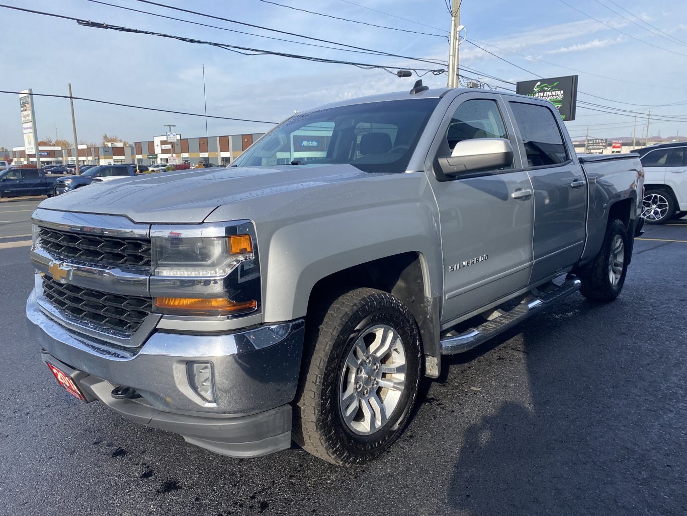 2018 CHEVROLET SILVERADO LT 4X4 CREW CAB WITH TONNEAU COVER, HEATED SEATS, REAR VIEW CAMERA AND NAVIGATION!!