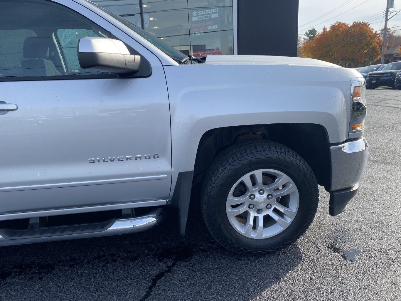 2018 CHEVROLET SILVERADO LT 4X4 CREW CAB WITH TONNEAU COVER, HEATED SEATS, REAR VIEW CAMERA AND NAVIGATION!!