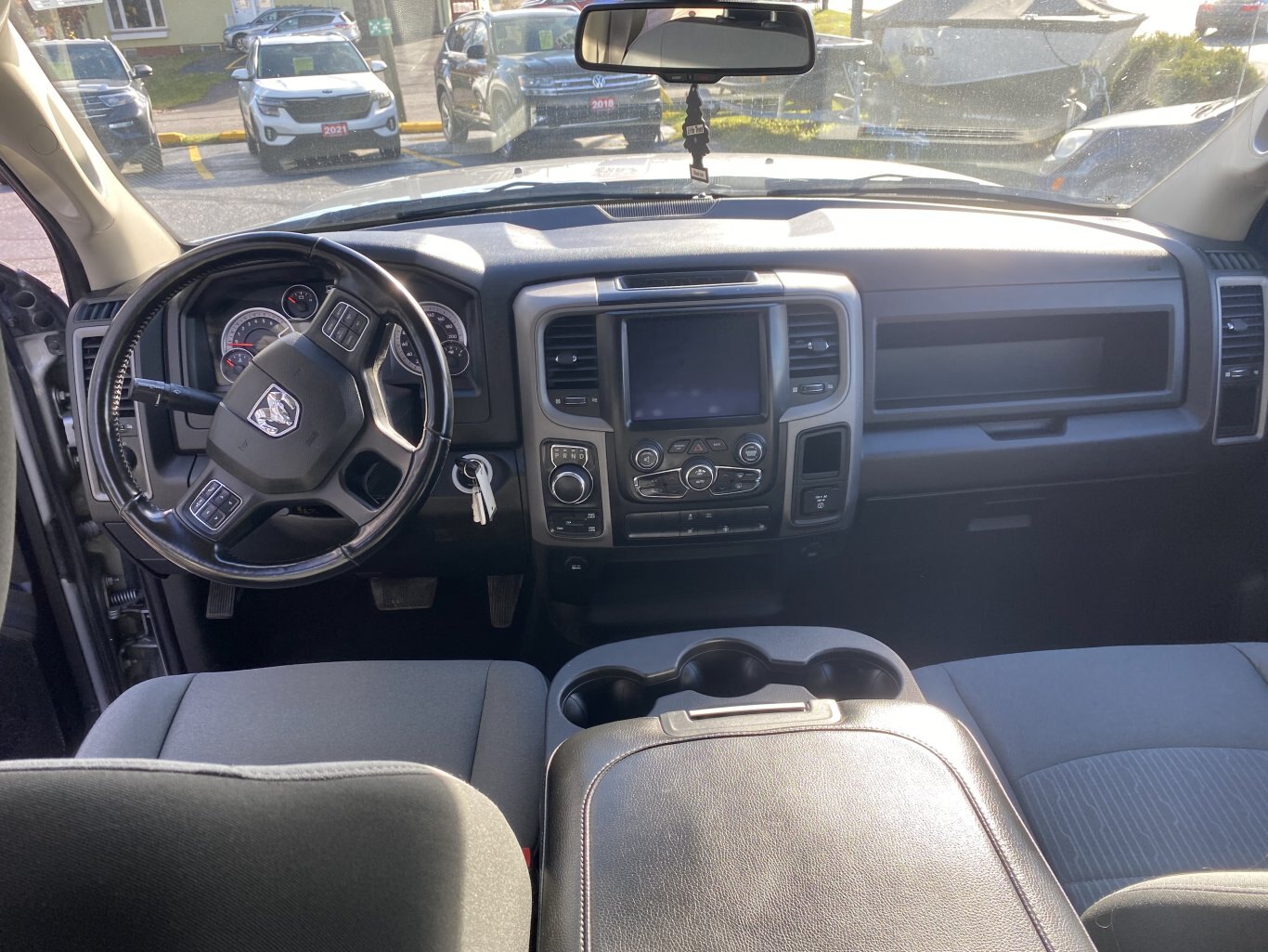 2021 DODGE RAM 1500 CLASSIC TRADESMAN 4X4 CREW CAB WITH HEATED SEATS, HEATED STEERING WHEEL AND REAR VIEW CAMERA!!