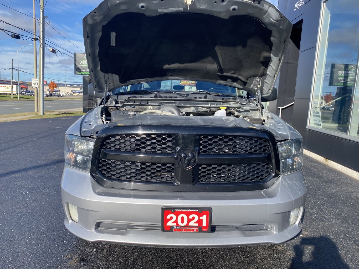 2021 DODGE RAM 1500 CLASSIC TRADESMAN 4X4 CREW CAB WITH HEATED SEATS, HEATED STEERING WHEEL AND REAR VIEW CAMERA!!