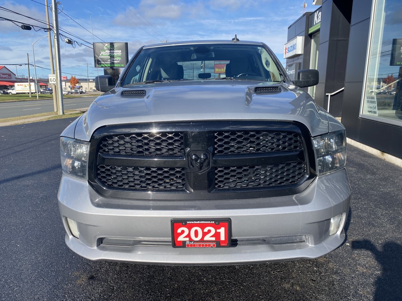 2021 DODGE RAM 1500 CLASSIC TRADESMAN 4X4 CREW CAB WITH HEATED SEATS, HEATED STEERING WHEEL AND REAR VIEW CAMERA!!