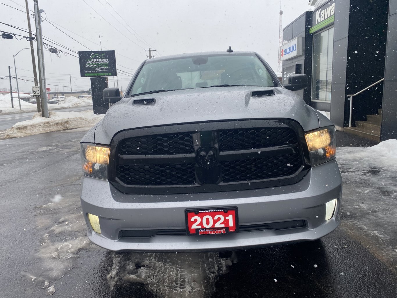 2021 DODGE RAM 1500 CLASSIC TRADESMAN 4X4 CREW CAB WITH HEATED SEATS, HEATED STEERING WHEEL AND REAR VIEW CAMERA!!