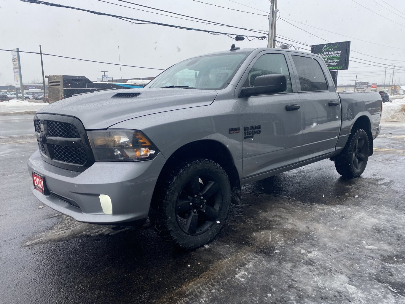 2021 DODGE RAM 1500 CLASSIC TRADESMAN 4X4 CREW CAB WITH HEATED SEATS, HEATED STEERING WHEEL AND REAR VIEW CAMERA!!