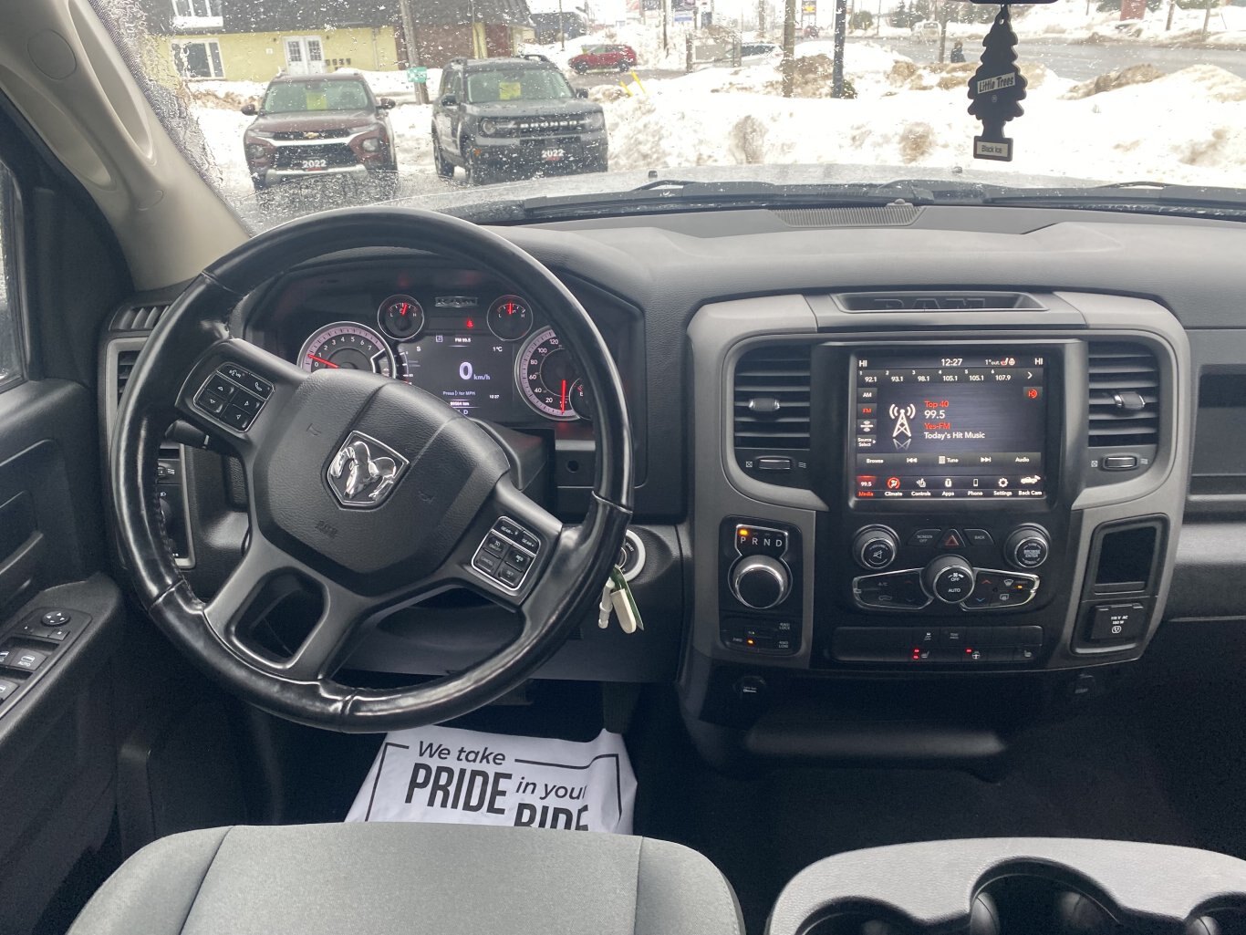 2021 DODGE RAM 1500 CLASSIC TRADESMAN 4X4 CREW CAB WITH HEATED SEATS, HEATED STEERING WHEEL AND REAR VIEW CAMERA!!