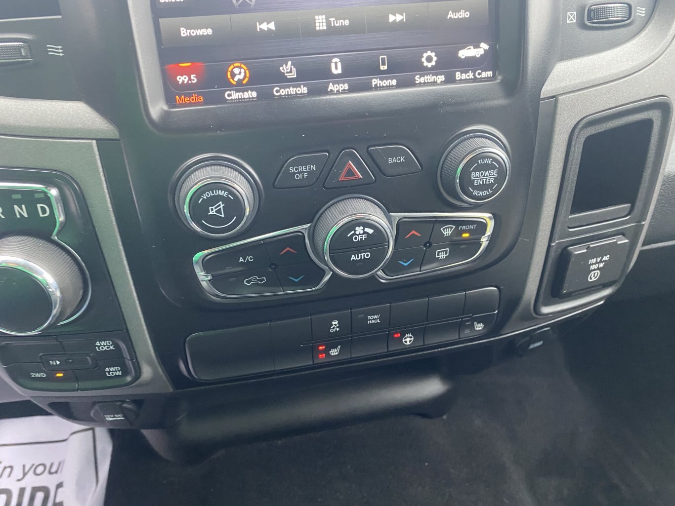 2021 DODGE RAM 1500 CLASSIC TRADESMAN 4X4 CREW CAB WITH HEATED SEATS, HEATED STEERING WHEEL AND REAR VIEW CAMERA!!