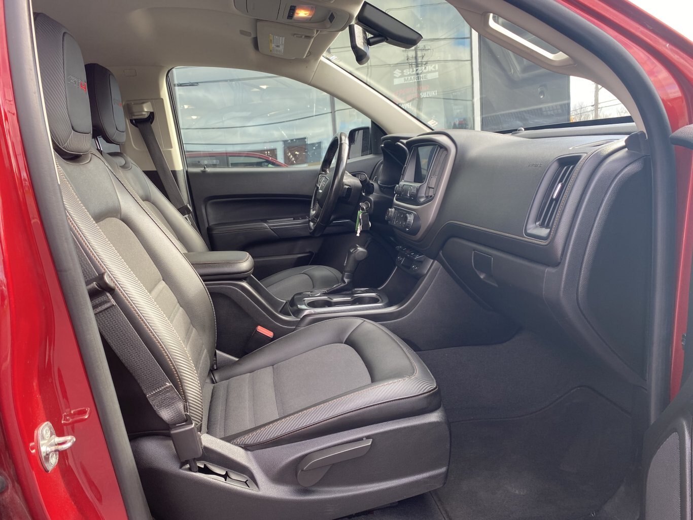 2021 GMC CANYON AT4 4X4 CREW CAB ( PREVIOUS RENTAL ) WITH LEATHER SEATS, HEATED SEATS, ONSTAR SERVICES, REMOTE START AND REAR VIEW CAMERA!!