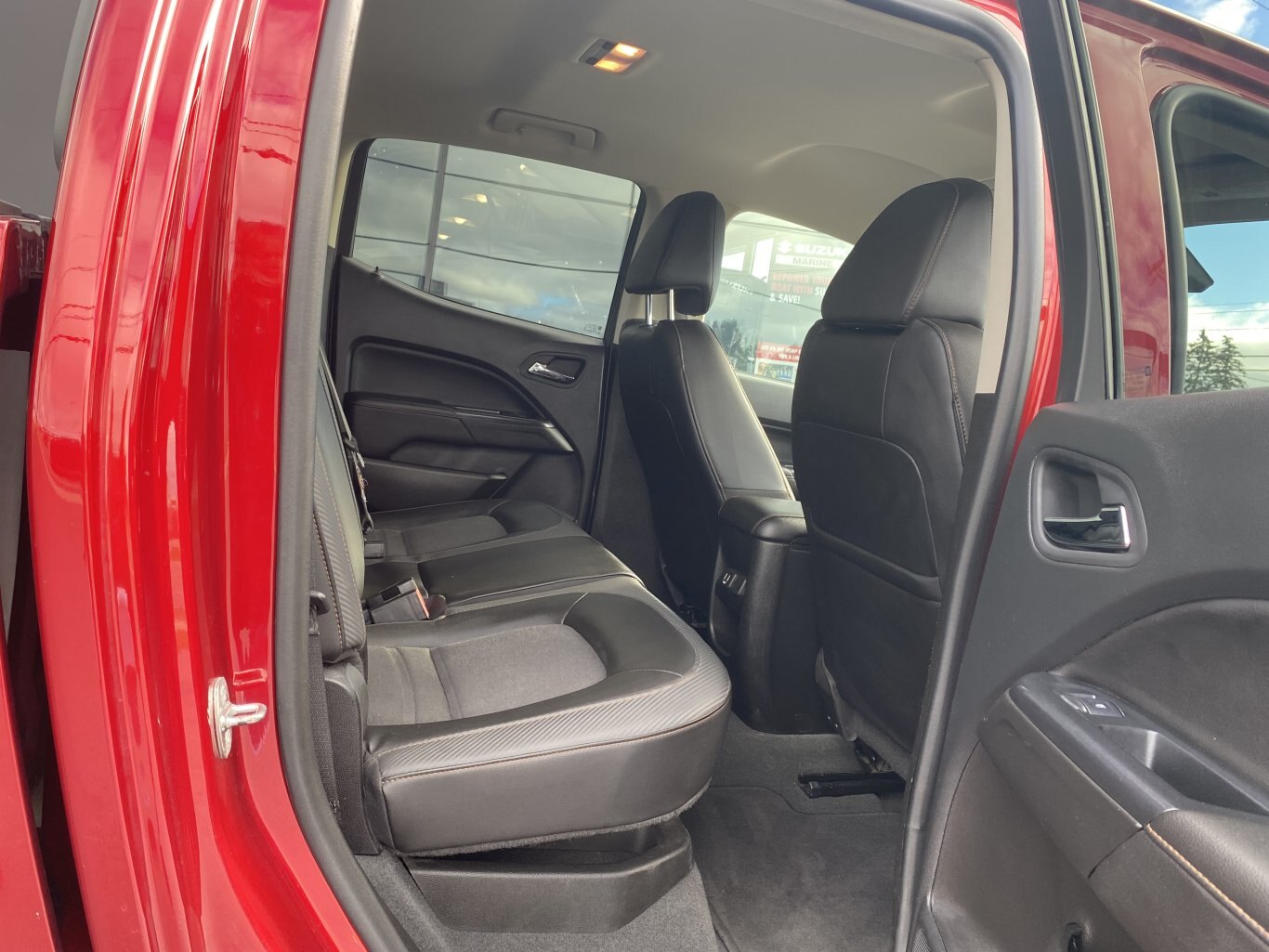 2021 GMC CANYON AT4 4X4 CREW CAB ( PREVIOUS RENTAL ) WITH LEATHER SEATS, HEATED SEATS, ONSTAR SERVICES, REMOTE START AND REAR VIEW CAMERA!!