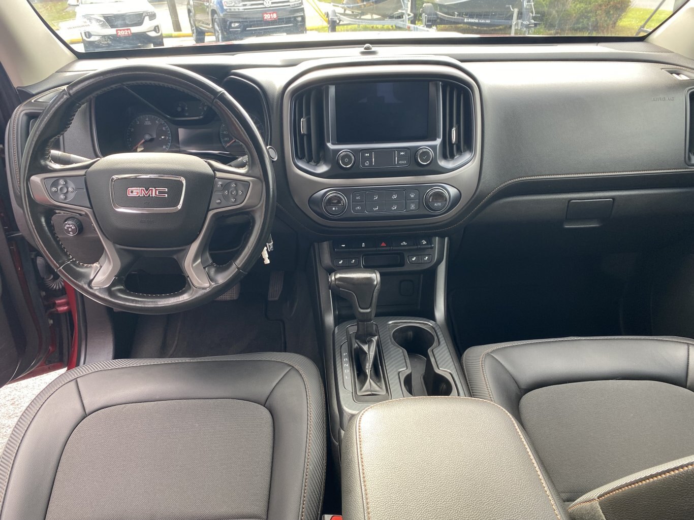 2021 GMC CANYON AT4 4X4 CREW CAB ( PREVIOUS RENTAL ) WITH LEATHER SEATS, HEATED SEATS, ONSTAR SERVICES, REMOTE START AND REAR VIEW CAMERA!!