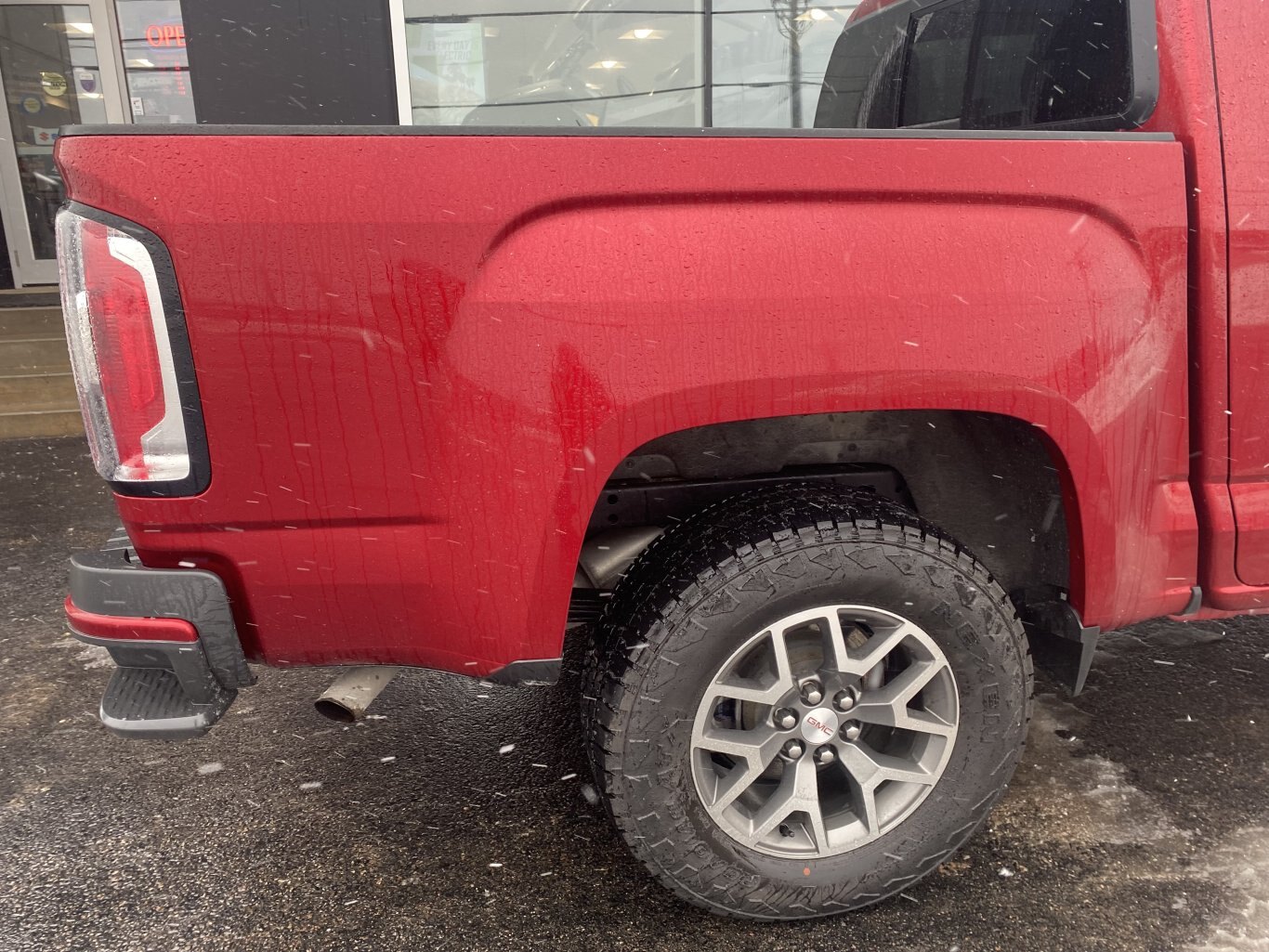 2021 GMC CANYON AT4 4X4 CREW CAB ( PREVIOUS RENTAL ) WITH LEATHER SEATS, HEATED SEATS, ONSTAR SERVICES, REMOTE START AND REAR VIEW CAMERA!!