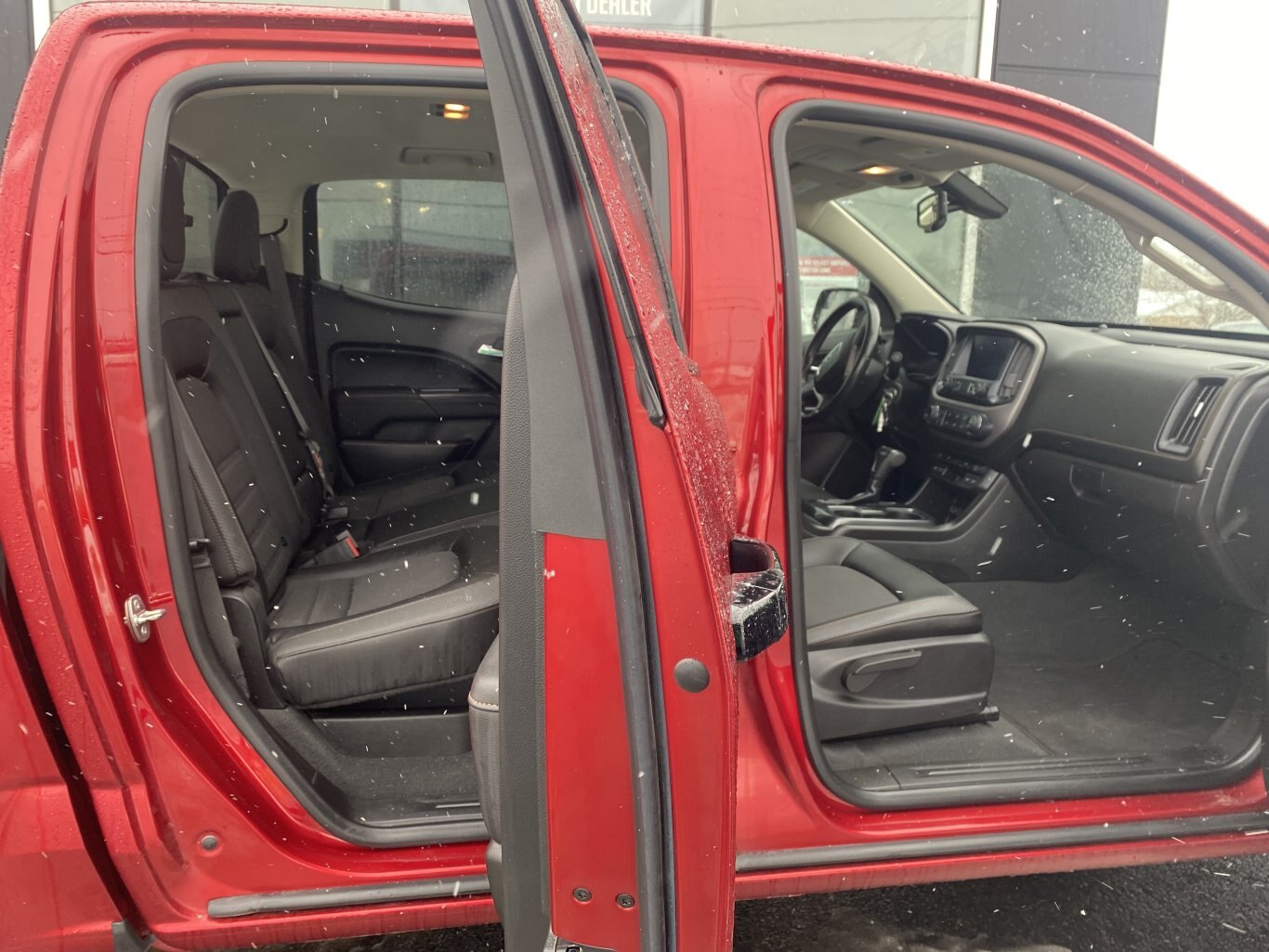 2021 GMC CANYON AT4 4X4 CREW CAB ( PREVIOUS RENTAL ) WITH LEATHER SEATS, HEATED SEATS, ONSTAR SERVICES, REMOTE START AND REAR VIEW CAMERA!!