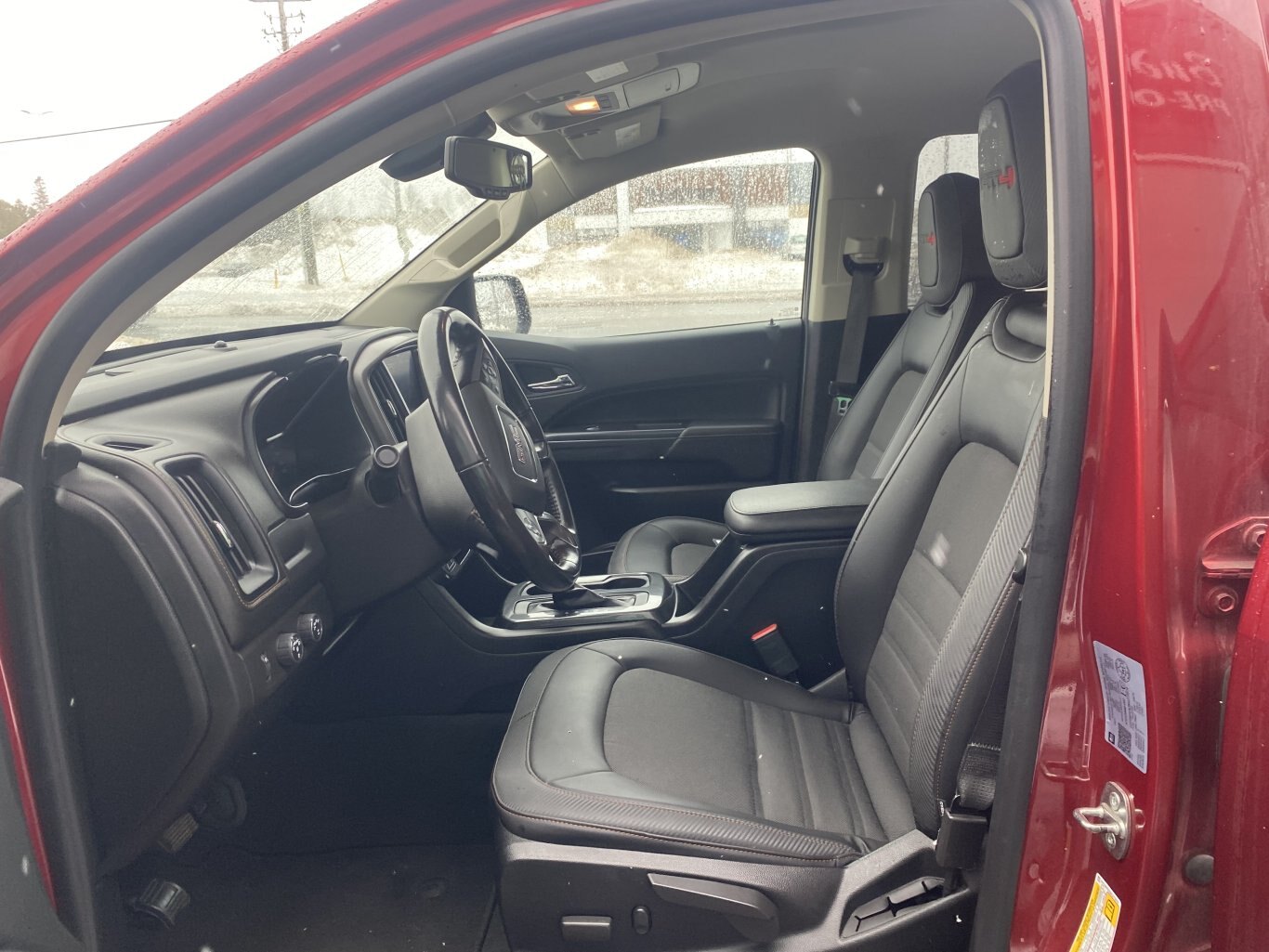 2021 GMC CANYON AT4 4X4 CREW CAB ( PREVIOUS RENTAL ) WITH LEATHER SEATS, HEATED SEATS, ONSTAR SERVICES, REMOTE START AND REAR VIEW CAMERA!!