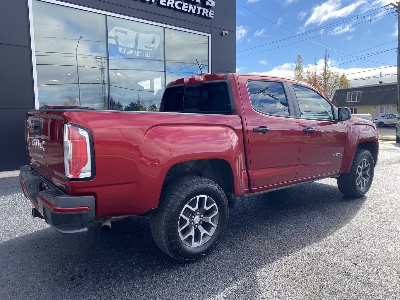 2021 GMC CANYON AT4 4X4 CREW CAB ( PREVIOUS RENTAL ) WITH LEATHER SEATS, HEATED SEATS, ONSTAR SERVICES, REMOTE START AND REAR VIEW CAMERA!!