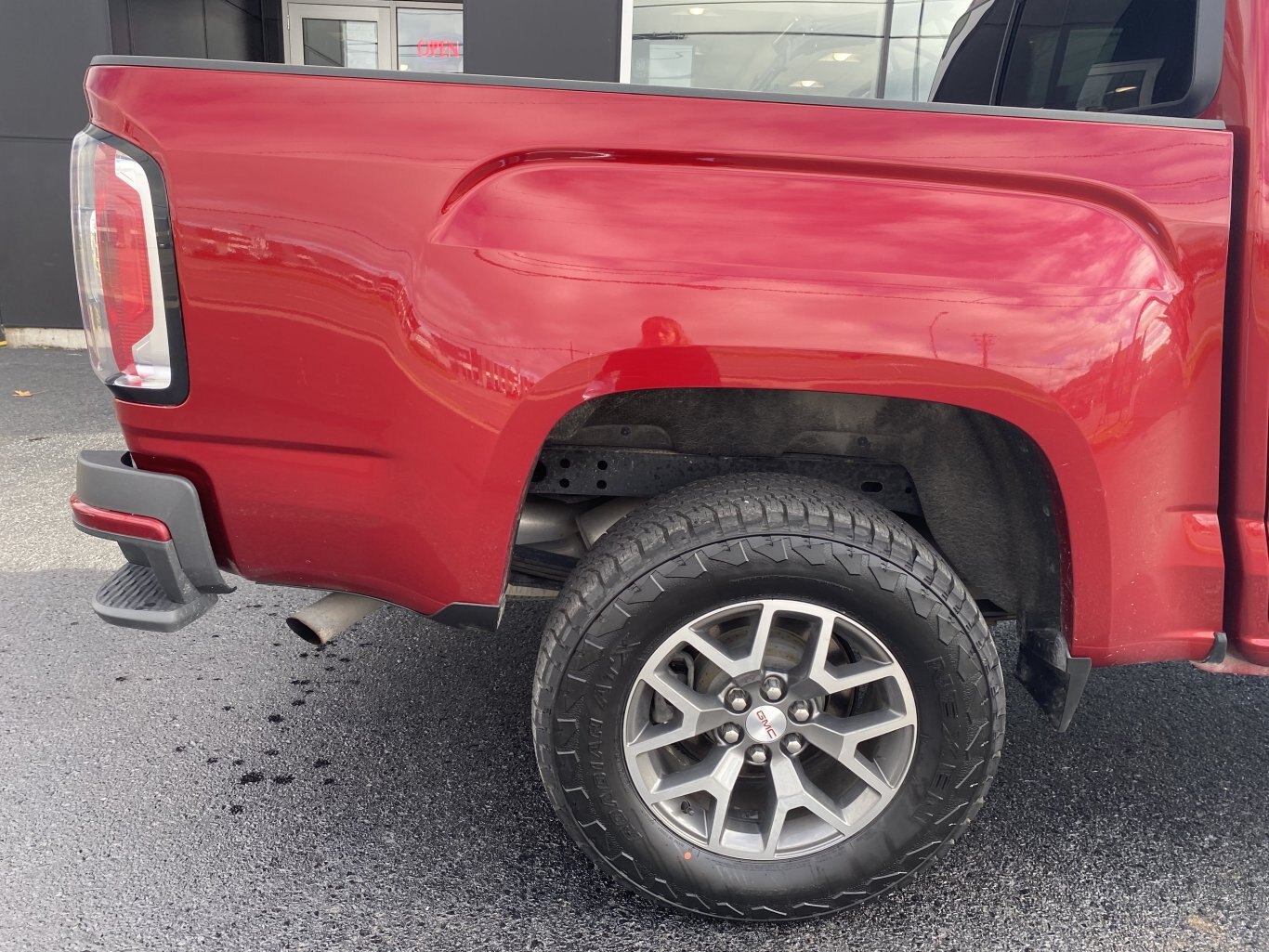 2021 GMC CANYON AT4 4X4 CREW CAB ( PREVIOUS RENTAL ) WITH LEATHER SEATS, HEATED SEATS, ONSTAR SERVICES, REMOTE START AND REAR VIEW CAMERA!!