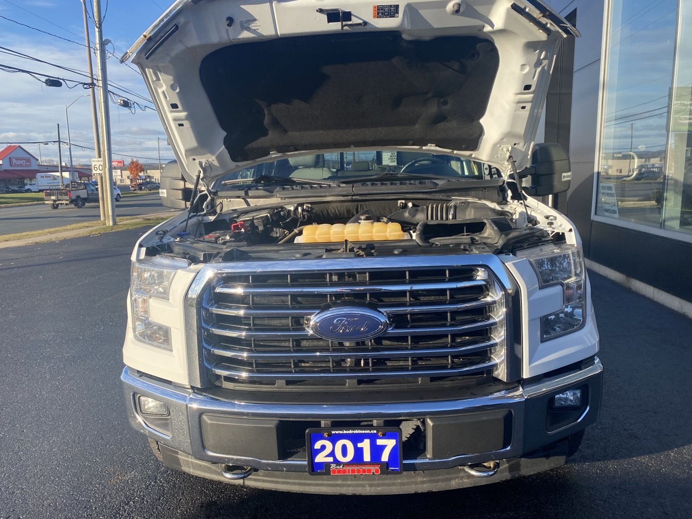 2017 FORD F 150 XTR 4X4 SUPERCREW 6.5 ft BOX WITH HEATED SEATS, REAR VIEW CAMERA AND NAVIGATION!!