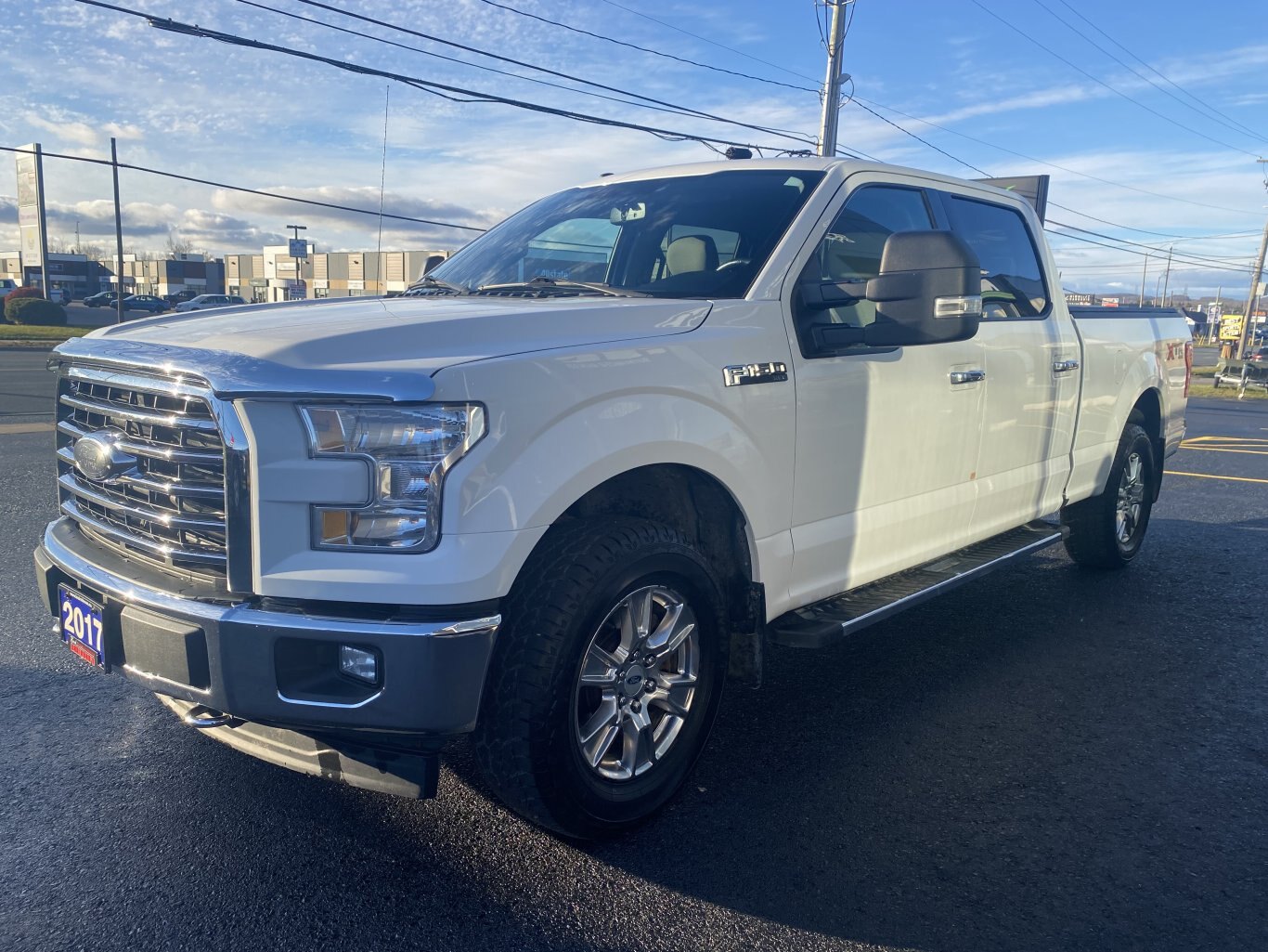 2017 FORD F 150 XTR 4X4 SUPERCREW 6.5 ft BOX WITH HEATED SEATS, REAR VIEW CAMERA AND NAVIGATION!!