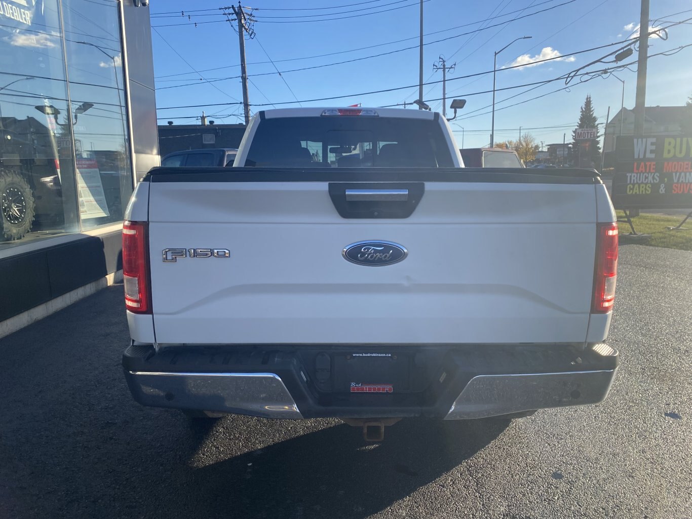 2017 FORD F 150 XTR 4X4 SUPERCREW 6.5 ft BOX WITH HEATED SEATS, REAR VIEW CAMERA AND NAVIGATION!!