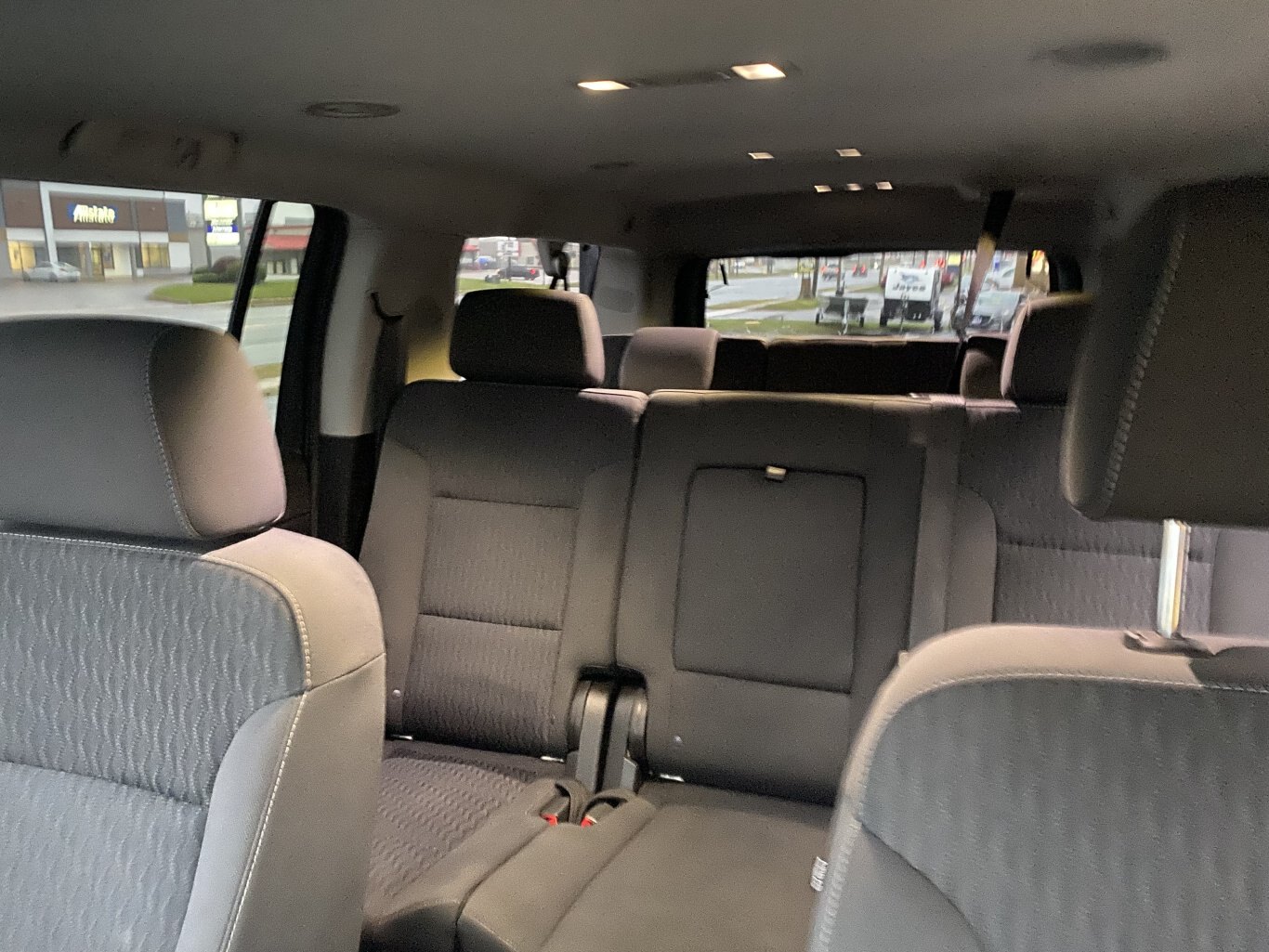 2020 GMC YUKON XL SLE 4X4 3RD ROW SEATING, WITH REAR VIEW CAMERA, TRAILER HITCH, POWER TRUNK AND ONSTAR NAV!!