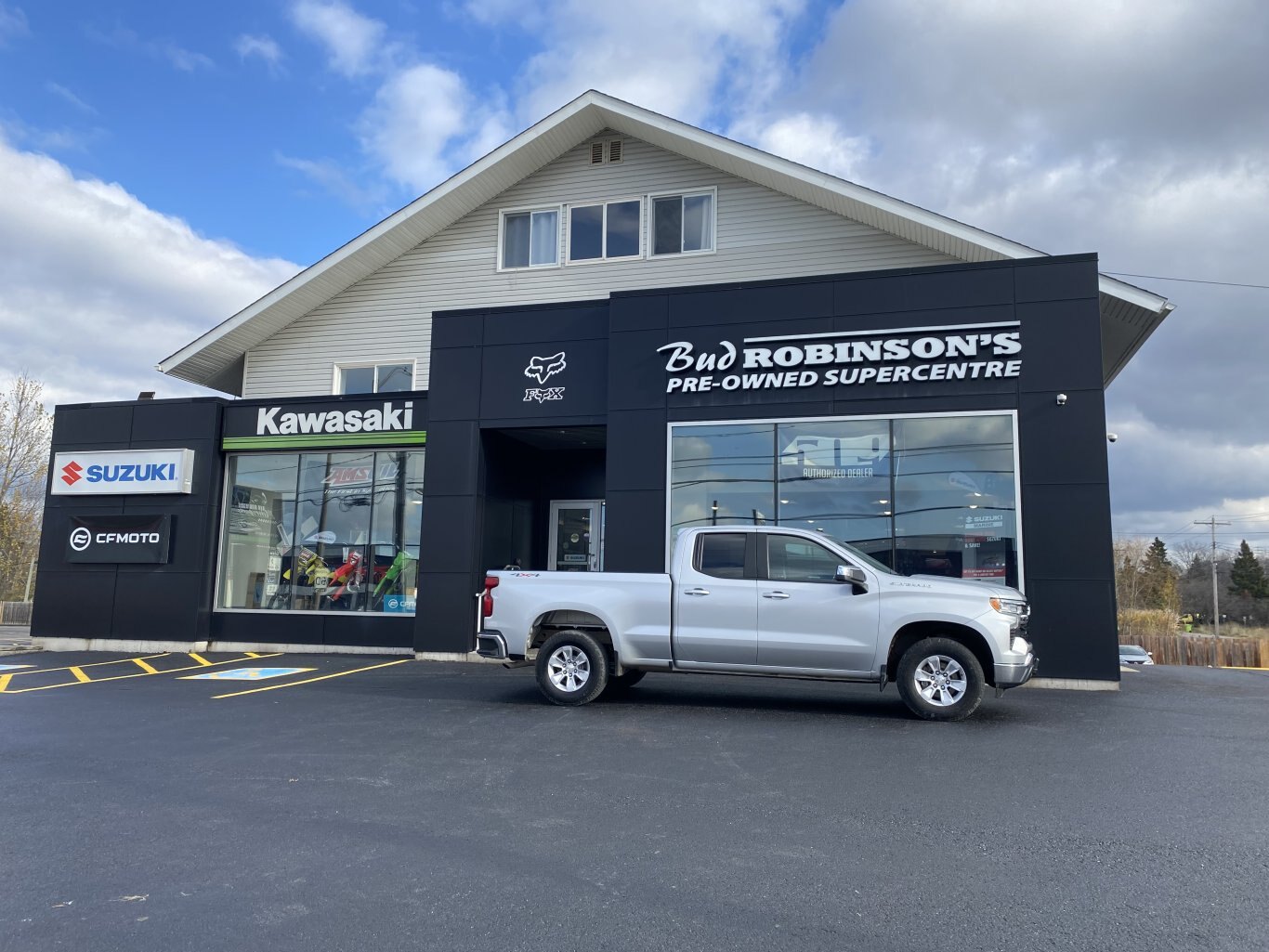 2022 CHEVROLET SILVERADO 1500 LT 4X4 DOUBLE CAB ( PREVIOUS RENTAL ) WITH REMOTE START, HEATED SEATS AND REAR-VIEW CAMERA!!