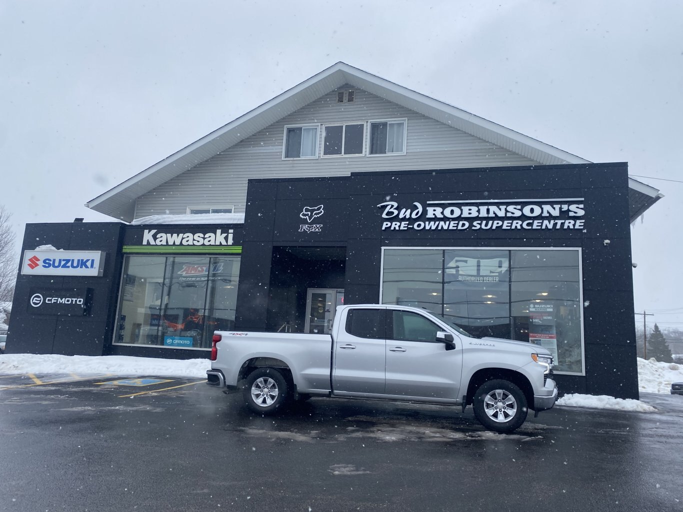 2022 CHEVROLET SILVERADO 1500 LT 4X4 DOUBLE CAB ( PREVIOUS RENTAL ) WITH REMOTE START, HEATED SEATS AND REAR-VIEW CAMERA!!