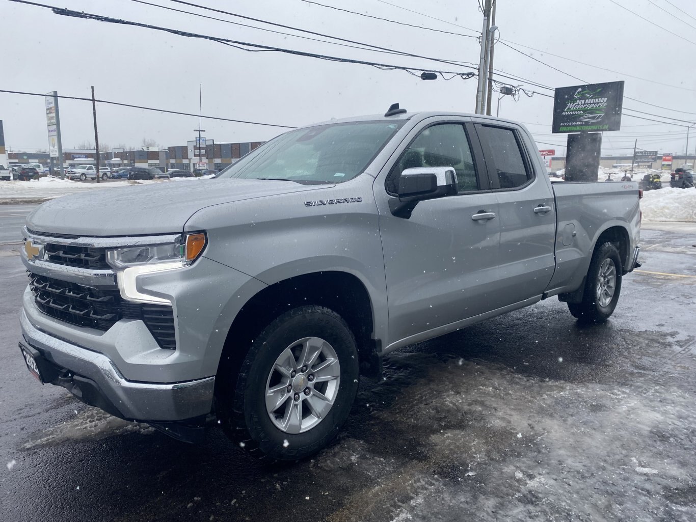 2022 CHEVROLET SILVERADO 1500 LT 4X4 DOUBLE CAB ( PREVIOUS RENTAL ) WITH REMOTE START, HEATED SEATS AND REAR VIEW CAMERA!!