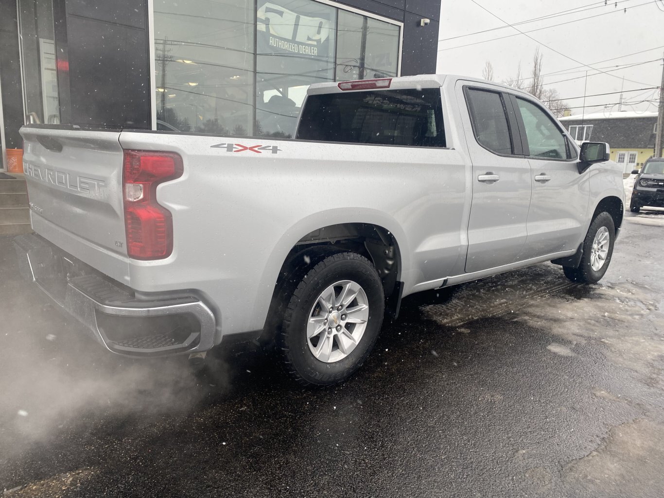 2022 CHEVROLET SILVERADO 1500 LT 4X4 DOUBLE CAB ( PREVIOUS RENTAL ) WITH REMOTE START, HEATED SEATS AND REAR VIEW CAMERA!!