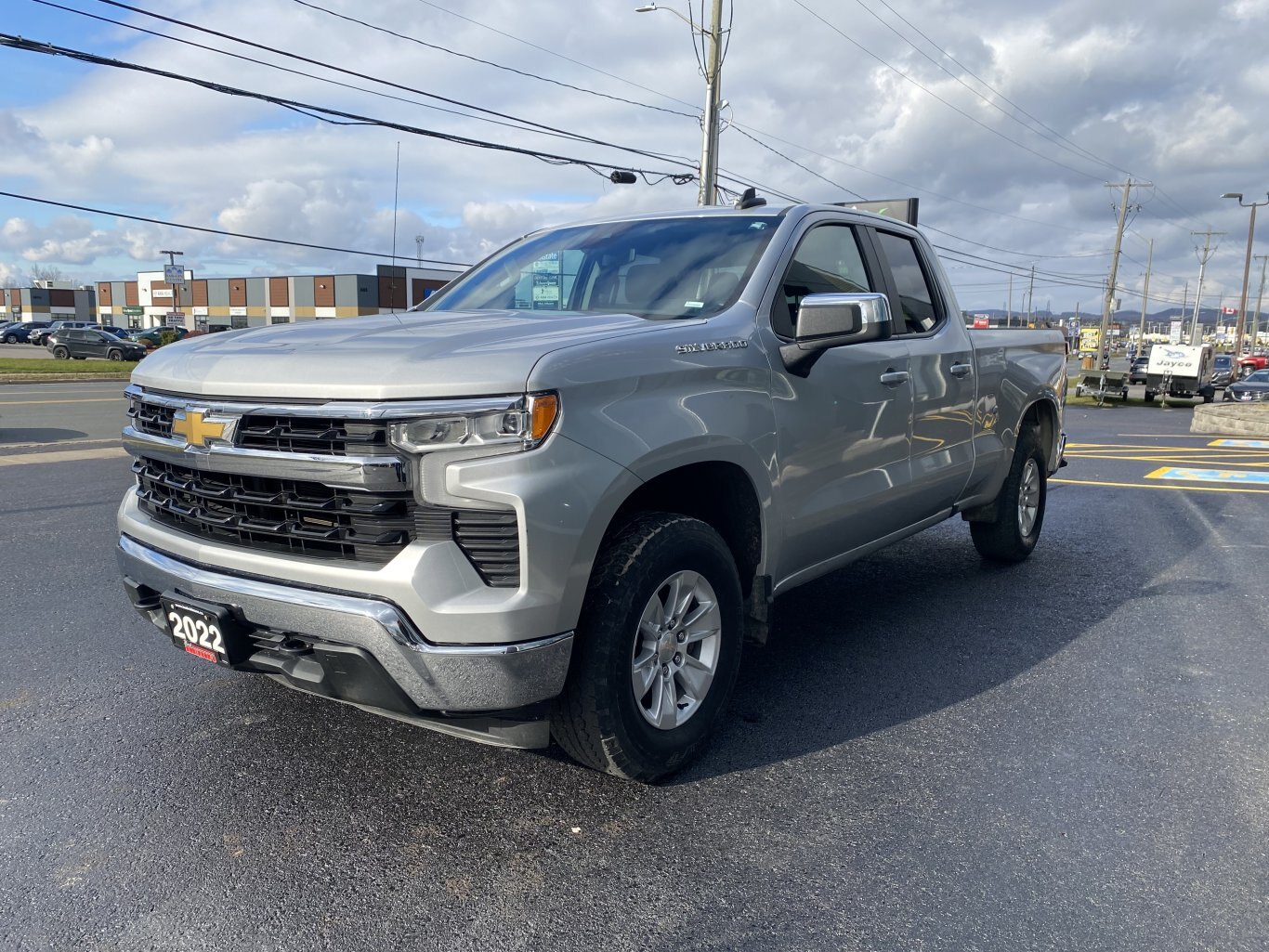 2022 CHEVROLET SILVERADO 1500 LT 4X4 DOUBLE CAB ( PREVIOUS RENTAL ) WITH REMOTE START, HEATED SEATS AND REAR VIEW CAMERA!!