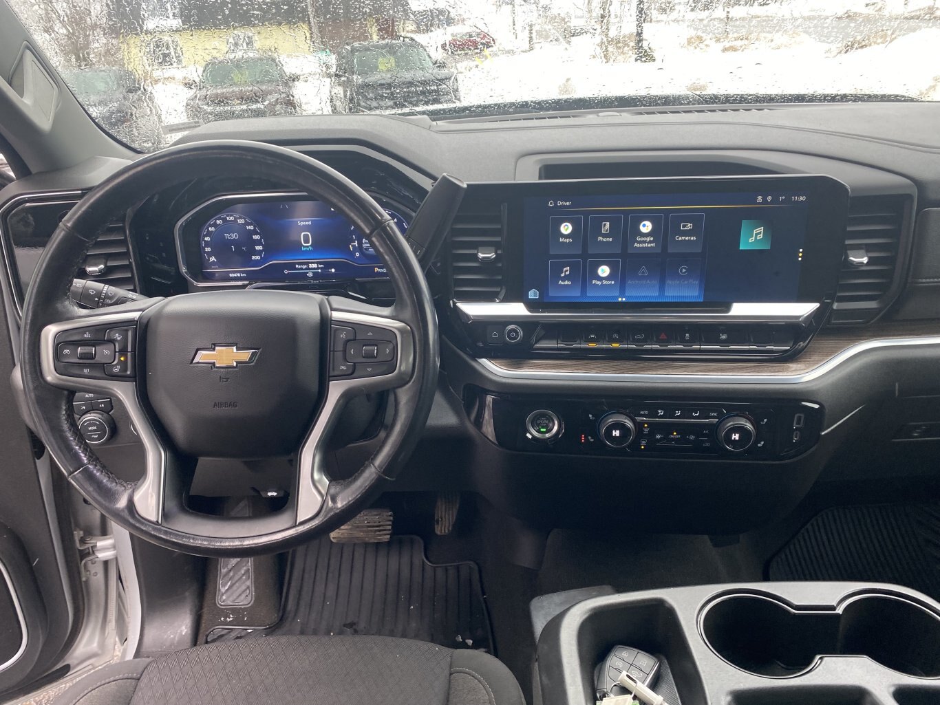 2022 CHEVROLET SILVERADO 1500 LT 4X4 DOUBLE CAB ( PREVIOUS RENTAL ) WITH REMOTE START, HEATED SEATS AND REAR VIEW CAMERA!!