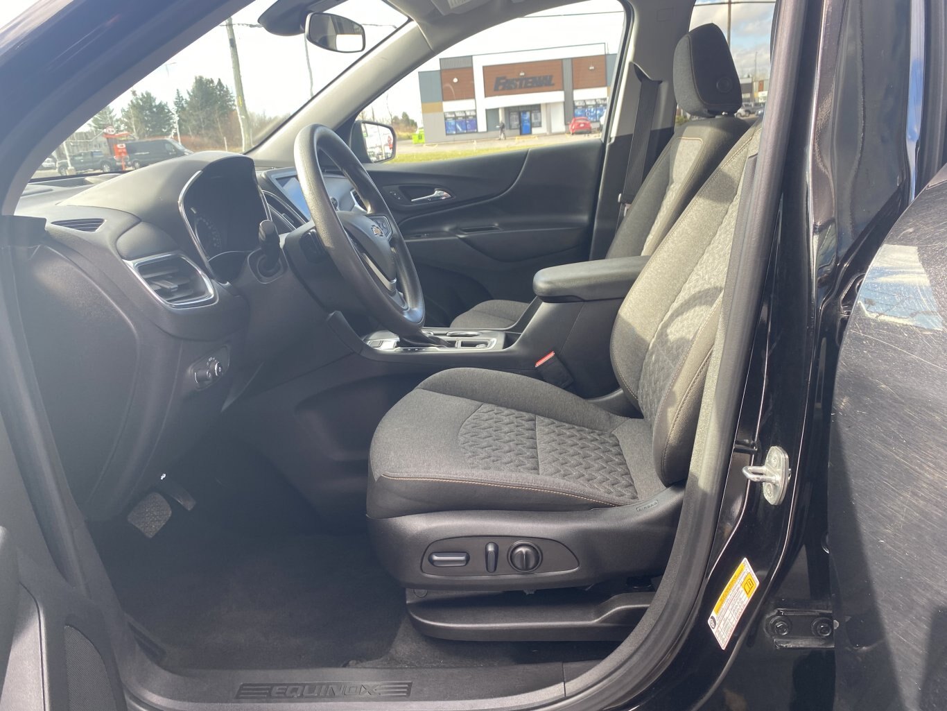 2023 CHEVROLET EQUINOX LT AWD ( PREVIOUS RENTAL ) WITH HEATED SEATS, REAR VIEW CAMERA AND ONSTAR SERVICES!!