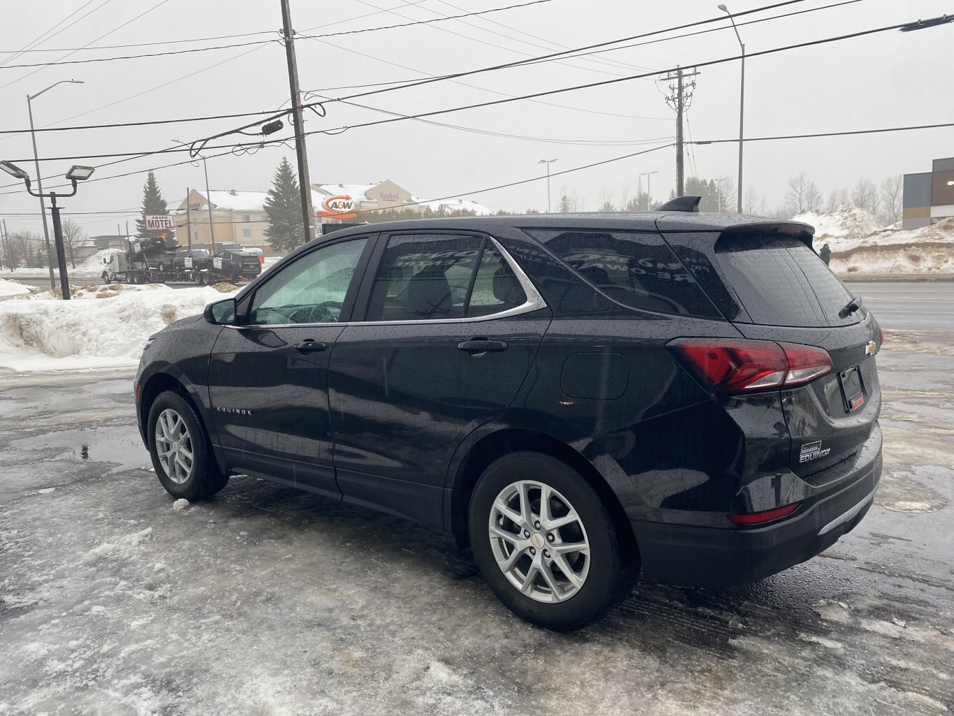 2023 CHEVROLET EQUINOX LT AWD ( PREVIOUS RENTAL ) WITH HEATED SEATS, REAR VIEW CAMERA AND ONSTAR SERVICES!!